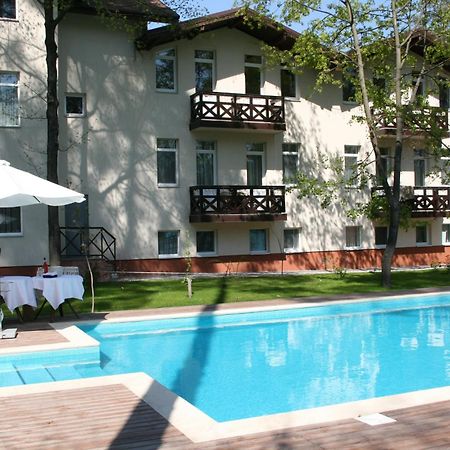 Viktoria Park Hotel Буча Екстериор снимка