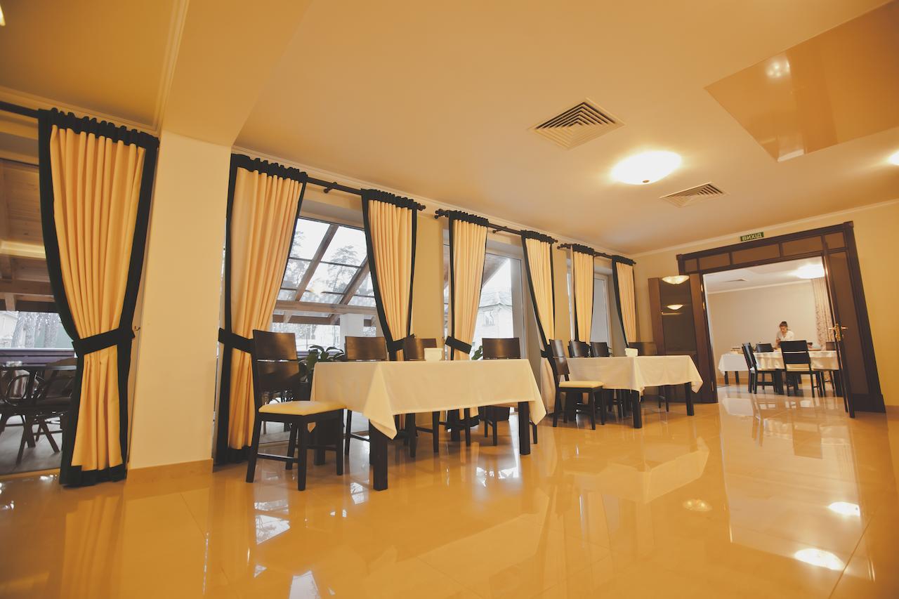 Viktoria Park Hotel Буча Екстериор снимка