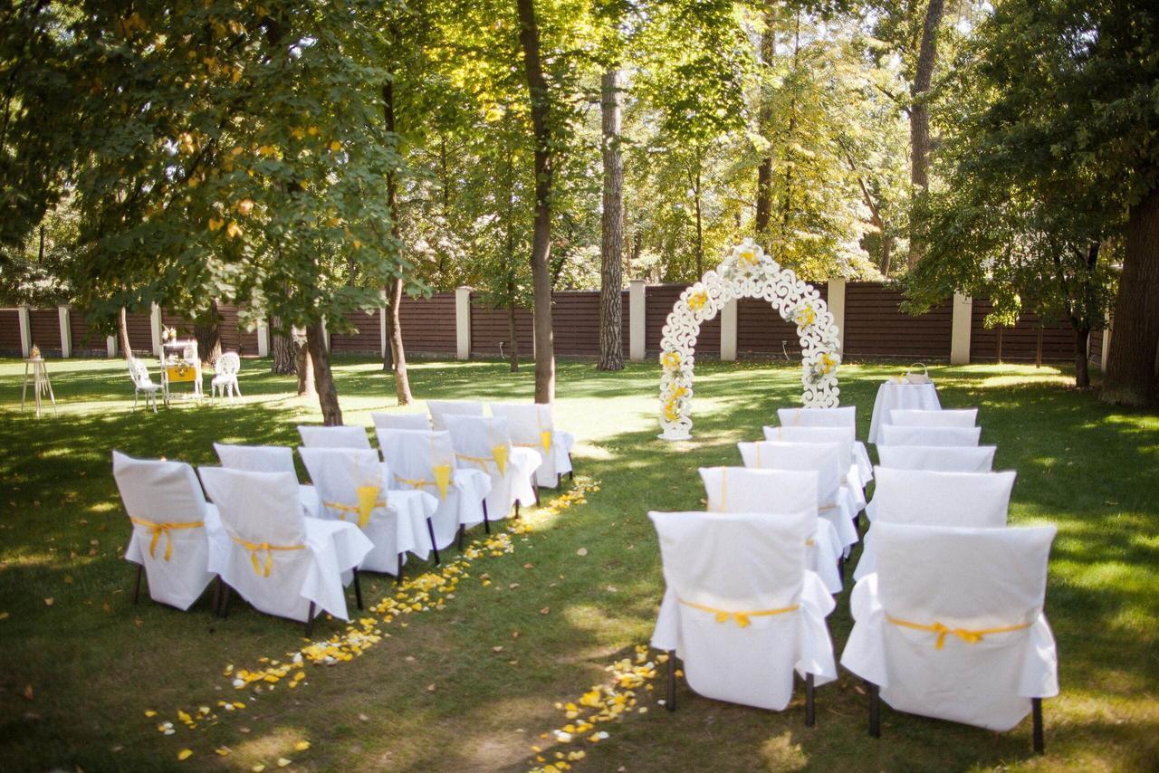 Viktoria Park Hotel Буча Екстериор снимка