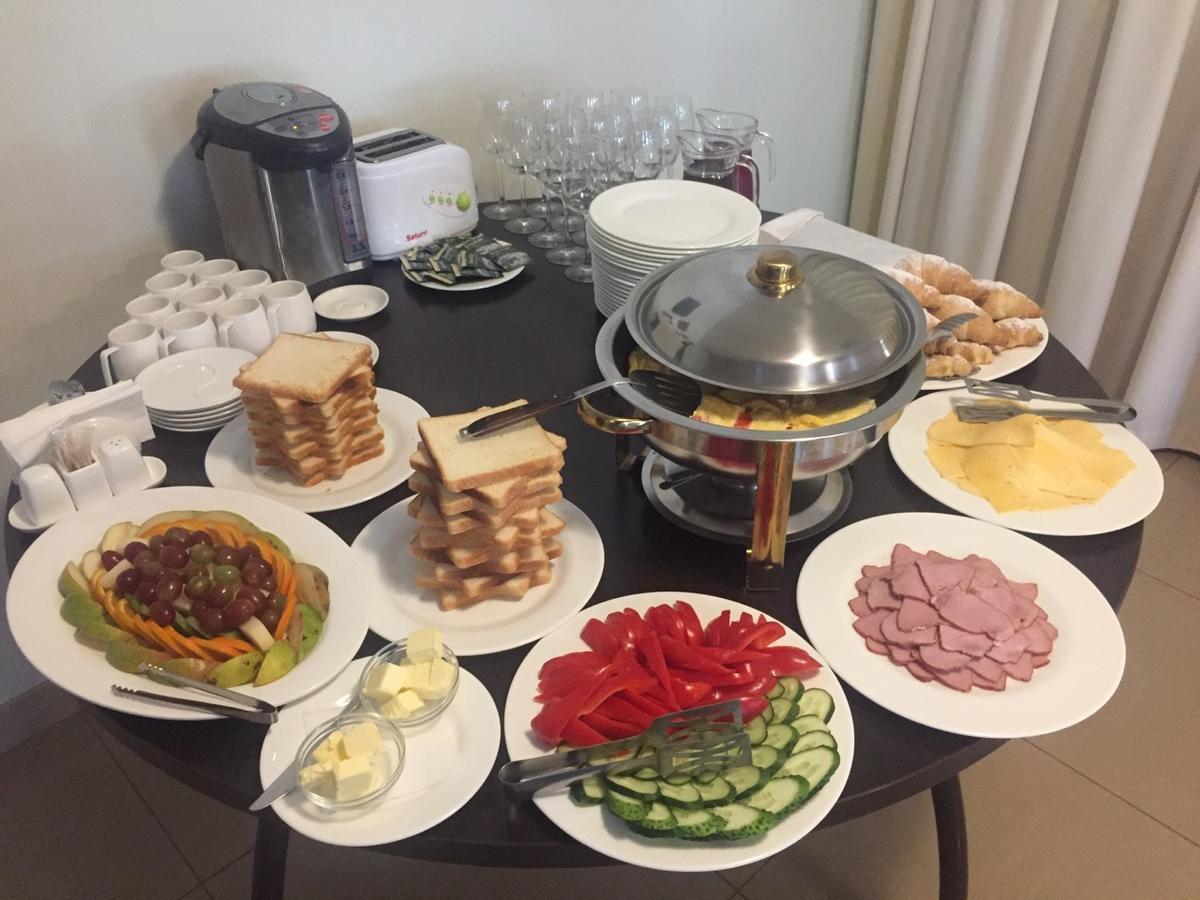 Viktoria Park Hotel Буча Екстериор снимка