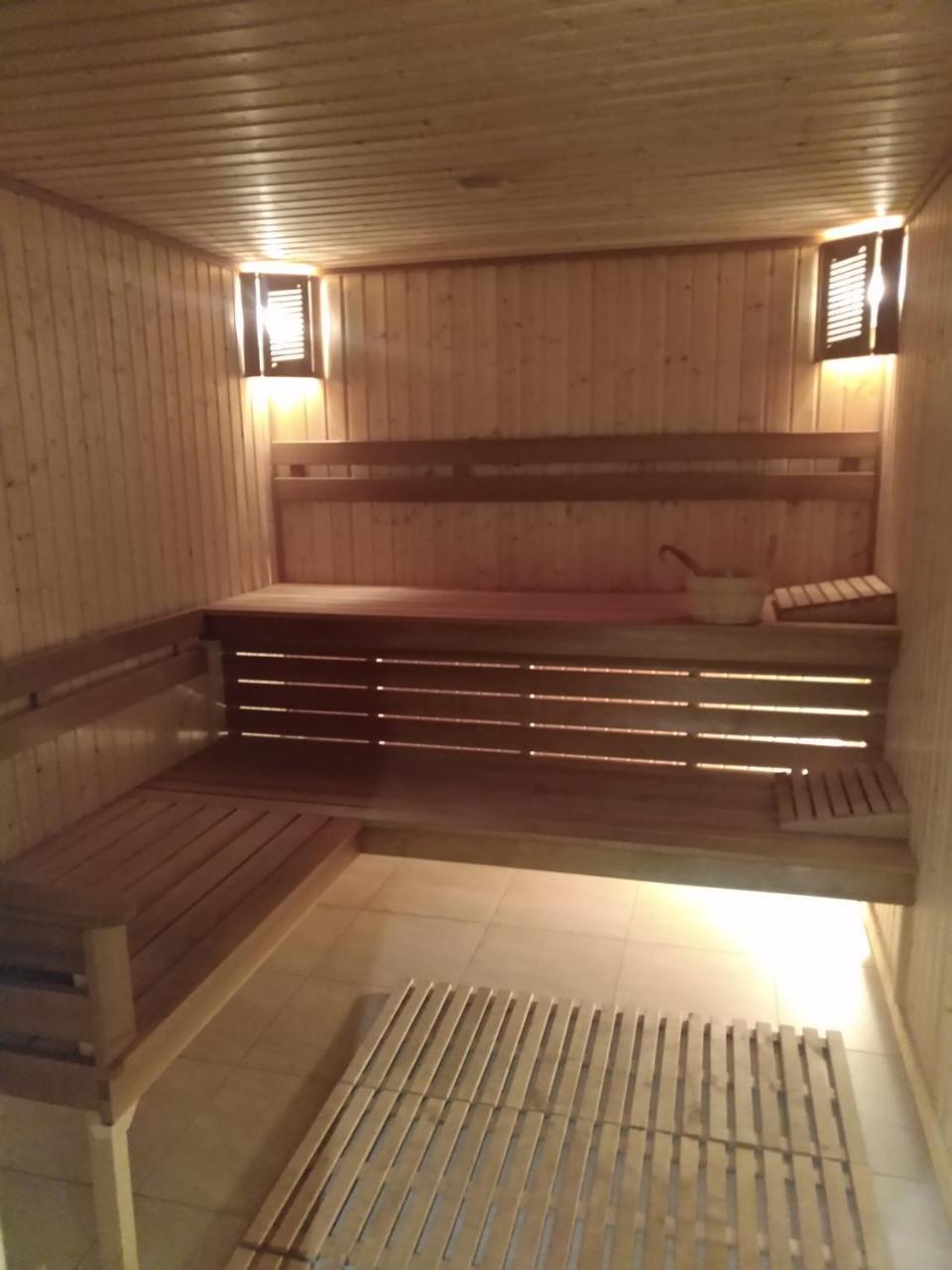 Viktoria Park Hotel Буча Екстериор снимка