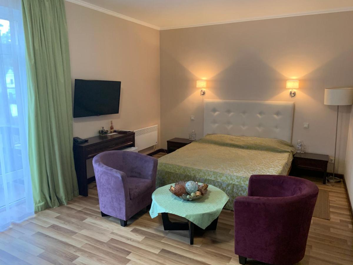 Viktoria Park Hotel Буча Екстериор снимка