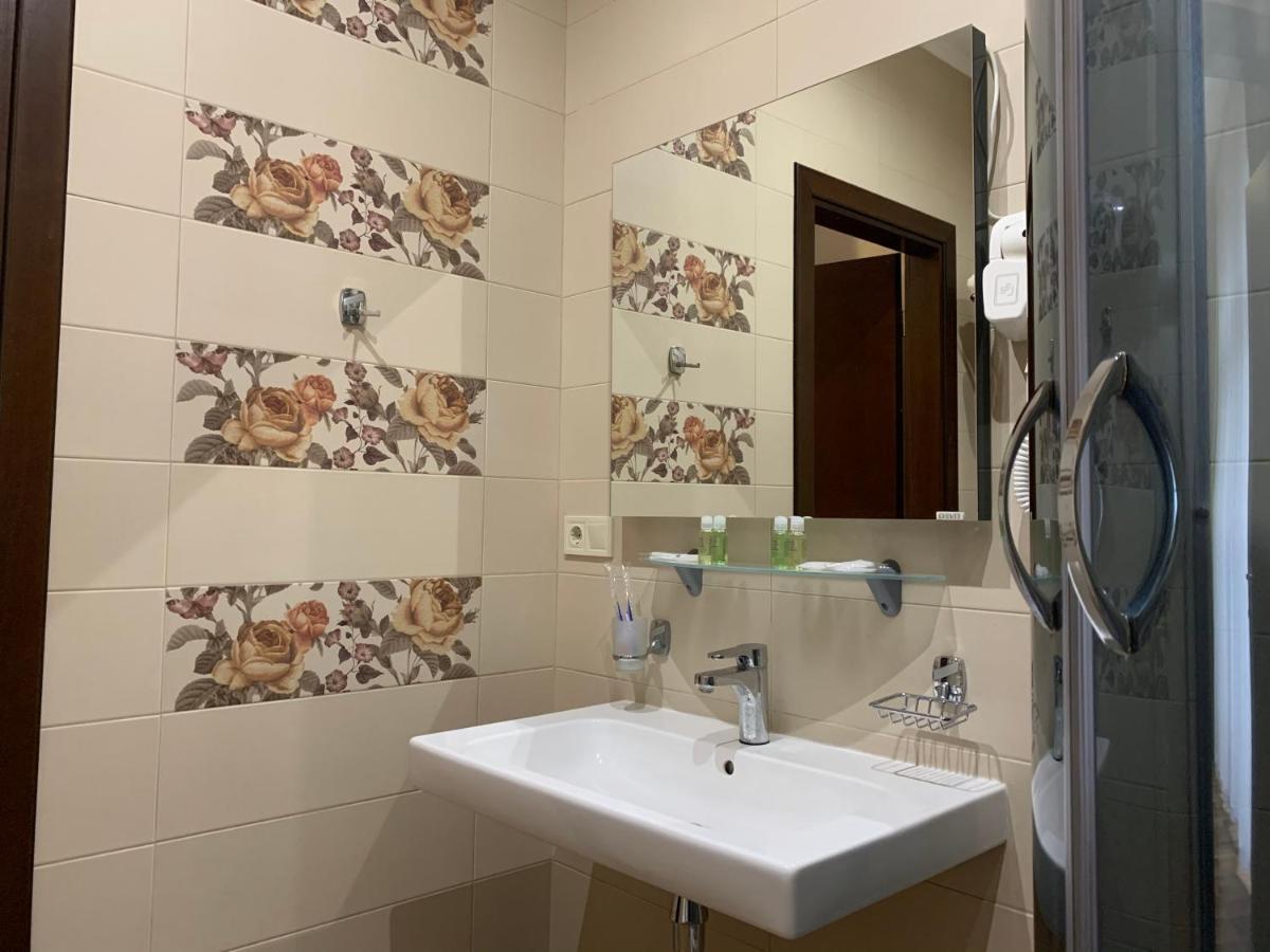 Viktoria Park Hotel Буча Екстериор снимка