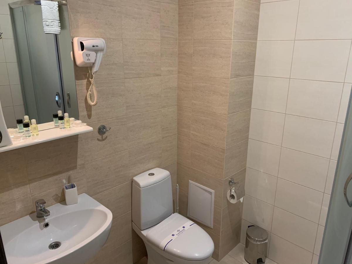 Viktoria Park Hotel Буча Екстериор снимка