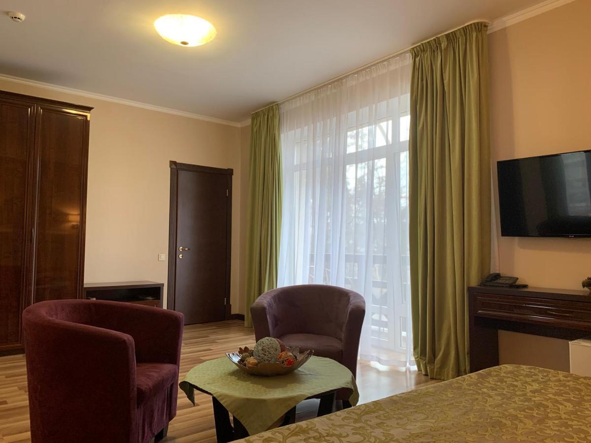 Viktoria Park Hotel Буча Екстериор снимка