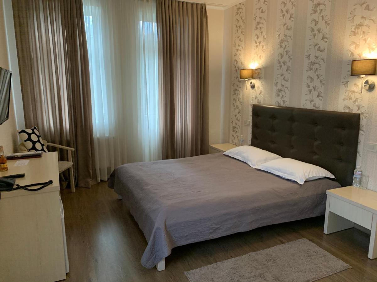 Viktoria Park Hotel Буча Екстериор снимка